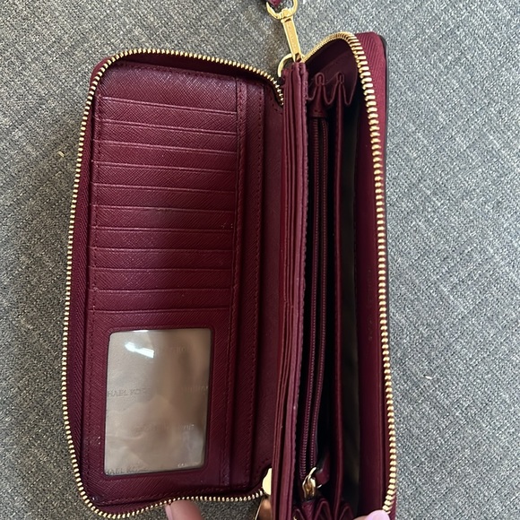 Michael Kors Jet Set Travel Large Continental Wallet with wrist strap - Picture 6 of 8